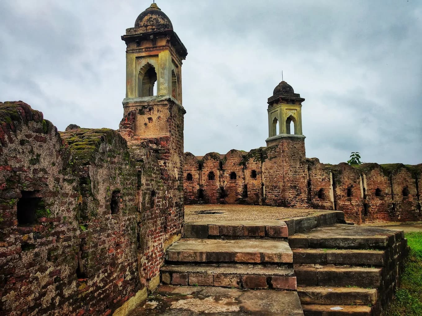 Pauni Fort near Wainganga river in Pauni - Ancient Maratha-era fortification with scenic surroundings