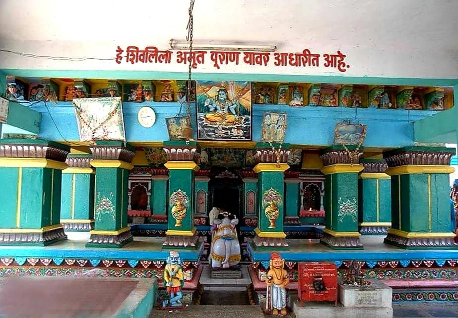 Waijeshwar Temple in Pauni - Sacred temple surrounded by serene ghats