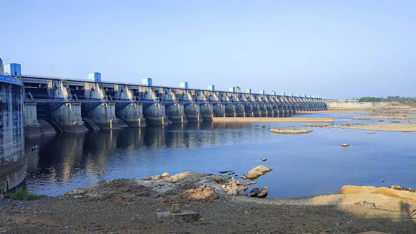 Gosekhurd Dam near Pauni - Major irrigation and hydroelectric project on the Wainganga River